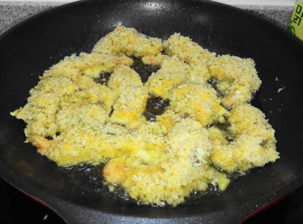 Korean Battered Shrimp Scampi frying