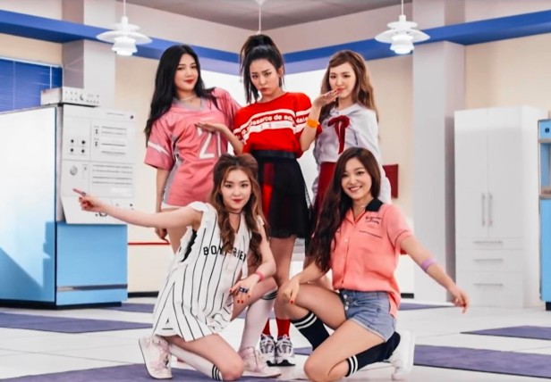 Red Velvet Dumb Dumb - Group Pose